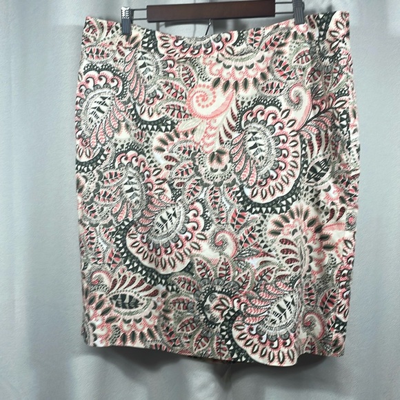 Van Heusen Dresses & Skirts - Van Heusen Pink and Black Pencil Skirt Knee-Length Resort Wear